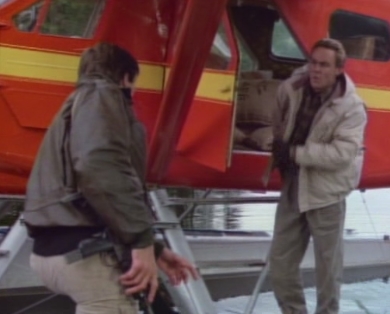 Angus MacGyver Trucs et Astuces - 4x07 Op�ration Survie - Les deux Trafiquants de drogue et leur hydravion